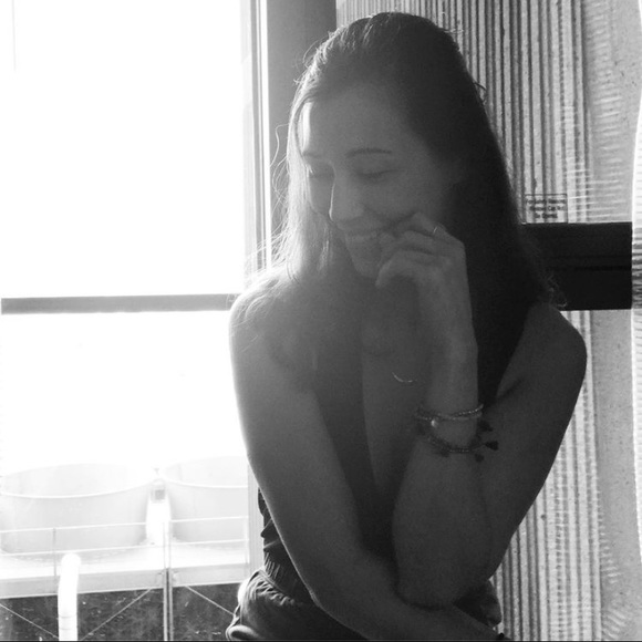 MEET YOUR POSHER 🌴 - Picture 1 of 1